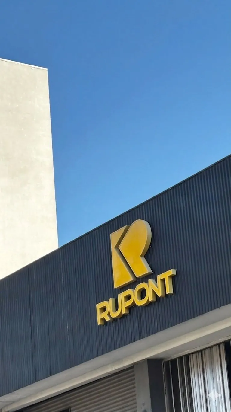 Fachada de la fábrica Rupont en Salta